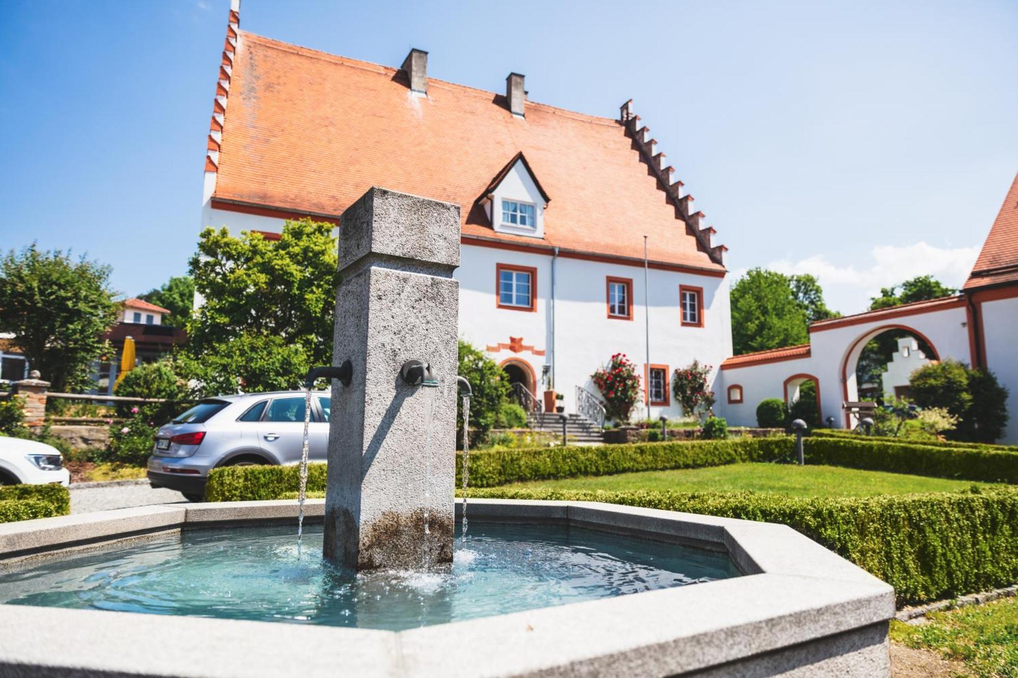 בלאיבאך Schlossgasthof Roesch מראה חיצוני תמונה